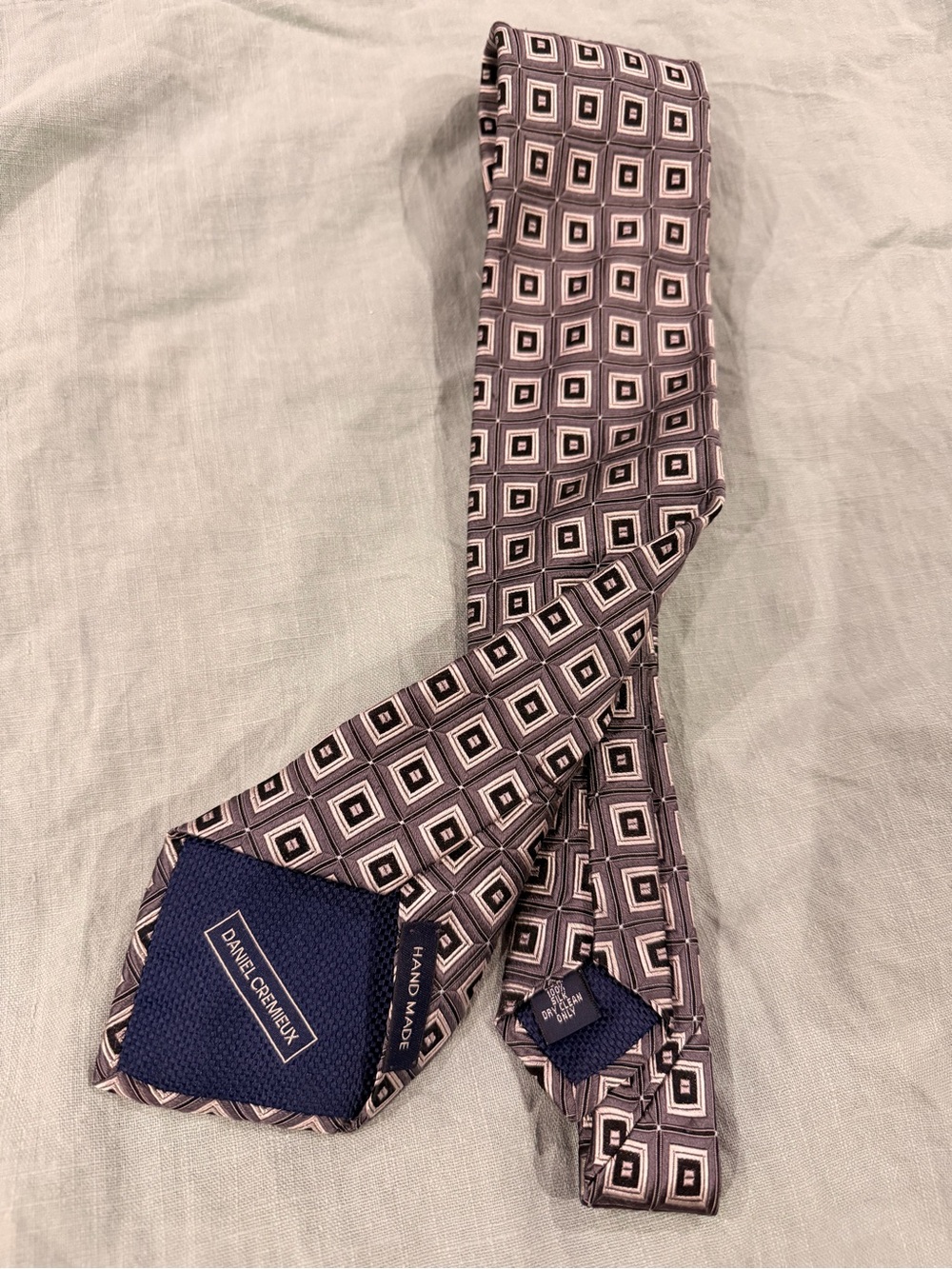 Daniel Cremieux Handmade USA 100% Silk Gray Black Geometric Quilt Feel LuxuryTie